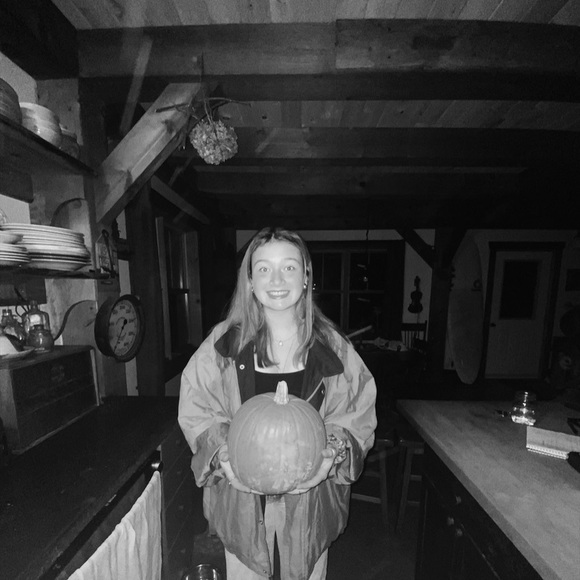 Meet your Posher, Becca - Picture 1 of 1